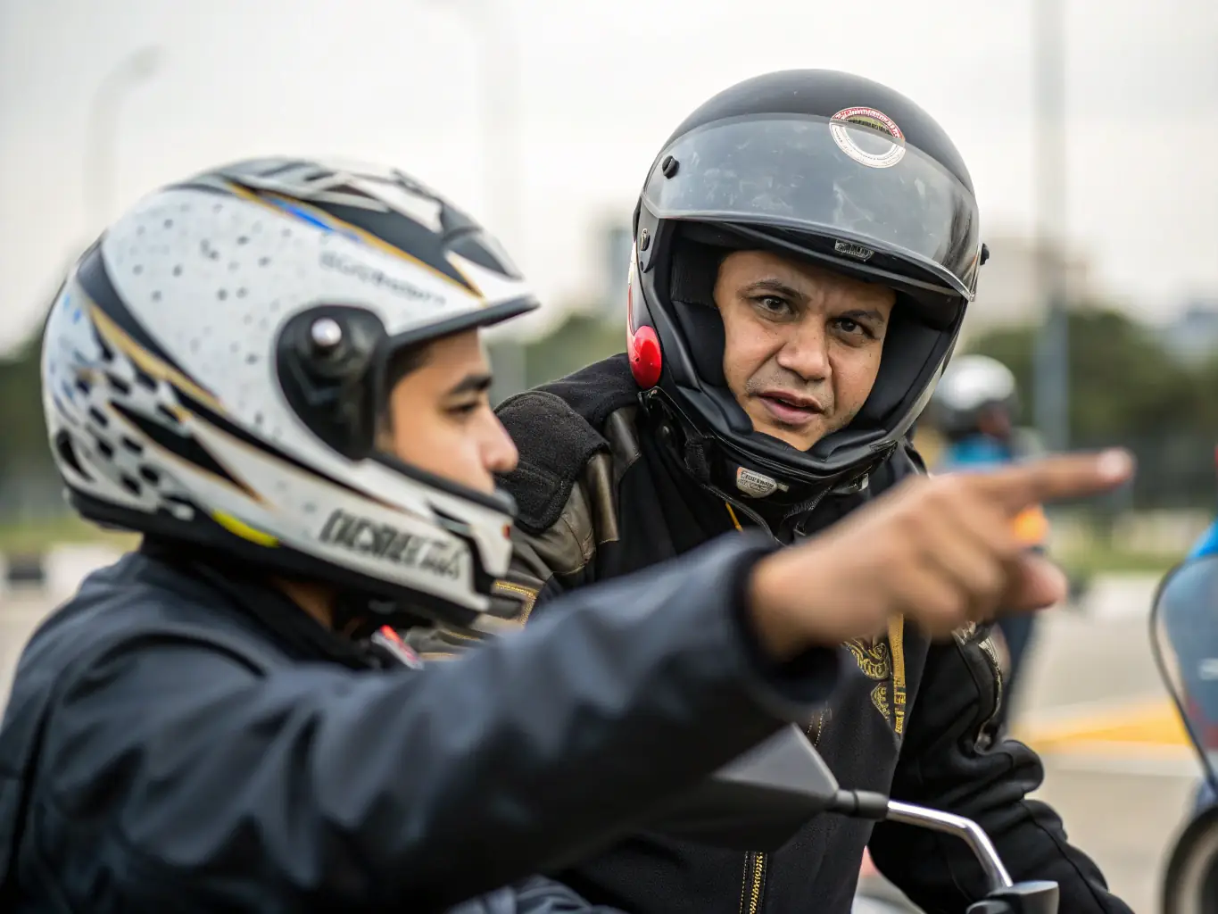 A motorcyclist participating in a safety training session, emphasizing BMP BALADES MOTOS PASSION's commitment to promoting responsible riding practices.